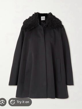 TOTEME
Shearling collar gabardine jacket black